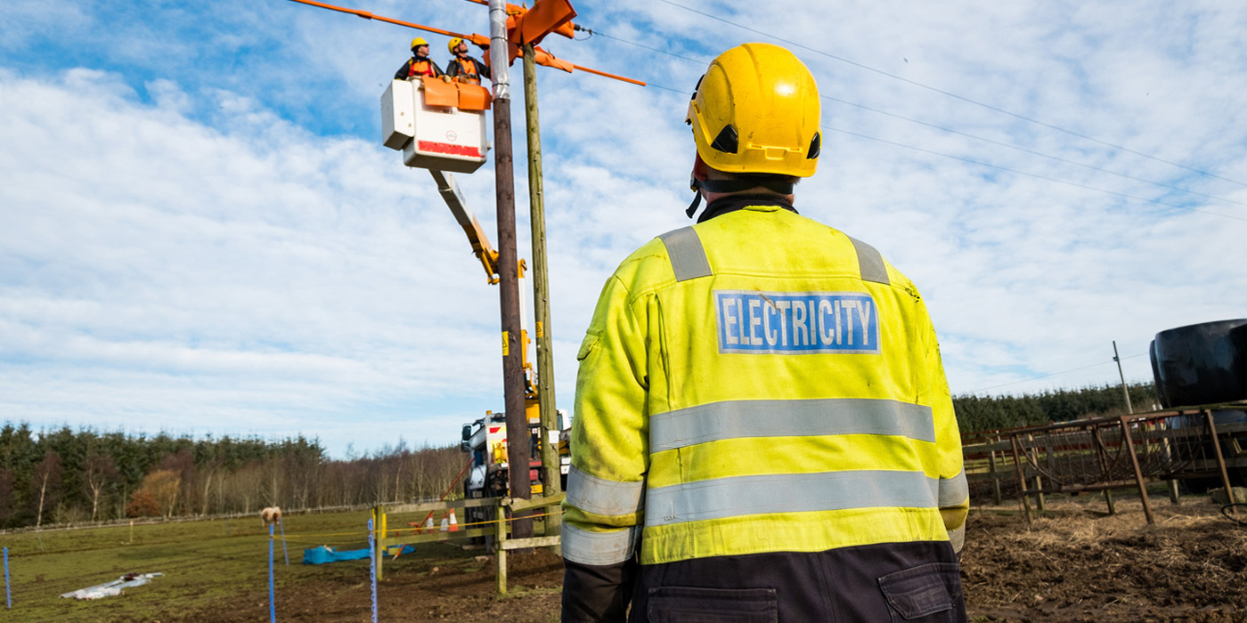 SSEN Distribution teams at work on the overhead network