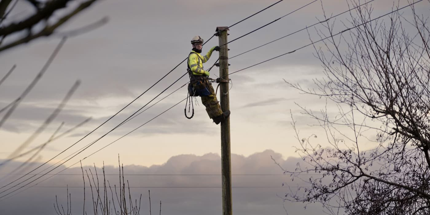 A linesperson carrying out repairs on the SSEN network 