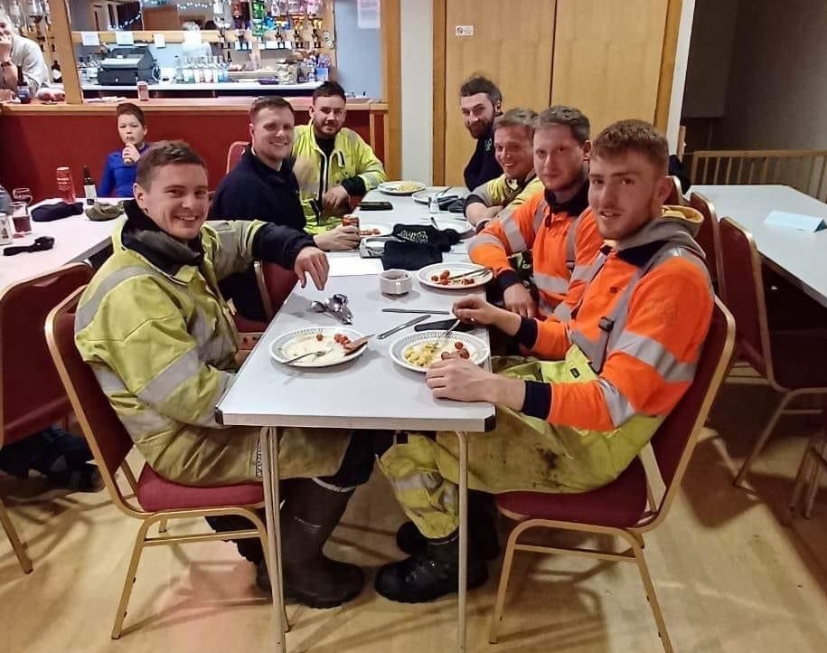 Power line crews eating in one of the warm hubs set up in Shetland - image credit to @chitsy697 on Twitter 