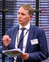 DSO Director Andrew Roper addressing an audience 