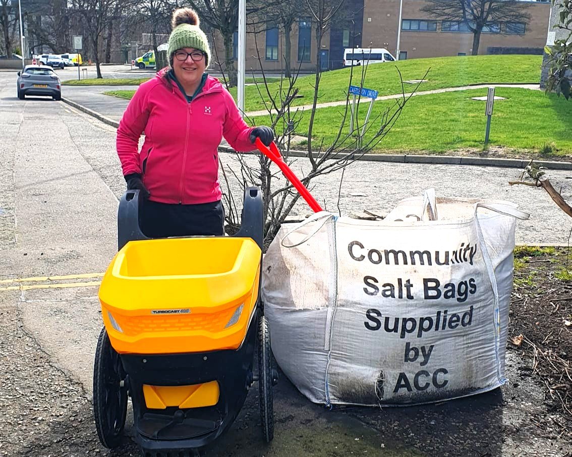 Fiona meet with one of the pavement gritters bought with SSEN funding